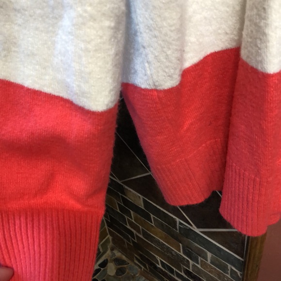 Women’s turtleneck color block sweater - Picture 4 of 5